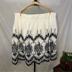 New York Collection, women’s, White with black embroidery, below knee, size 2X